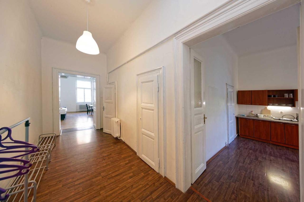 Peter'S Tower Apartments プラハ エクステリア 写真