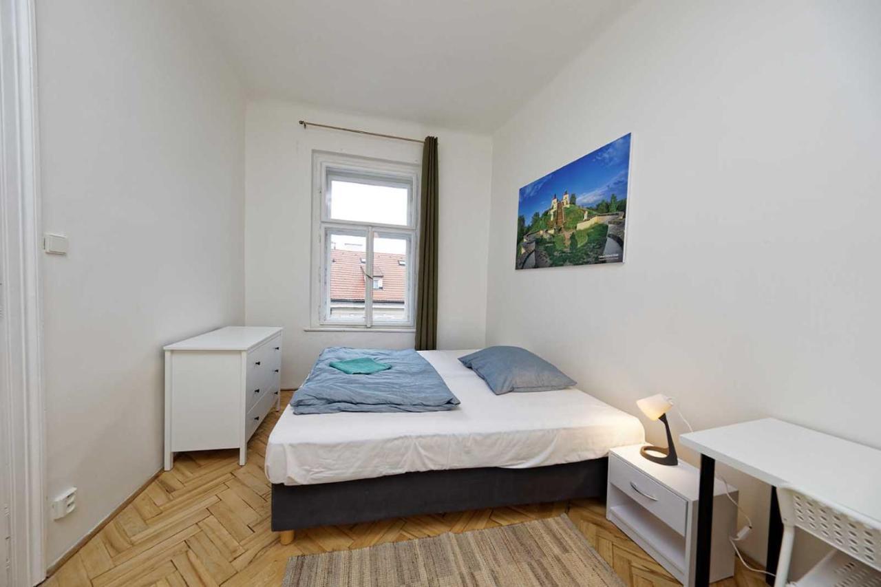 Peter'S Tower Apartments プラハ エクステリア 写真