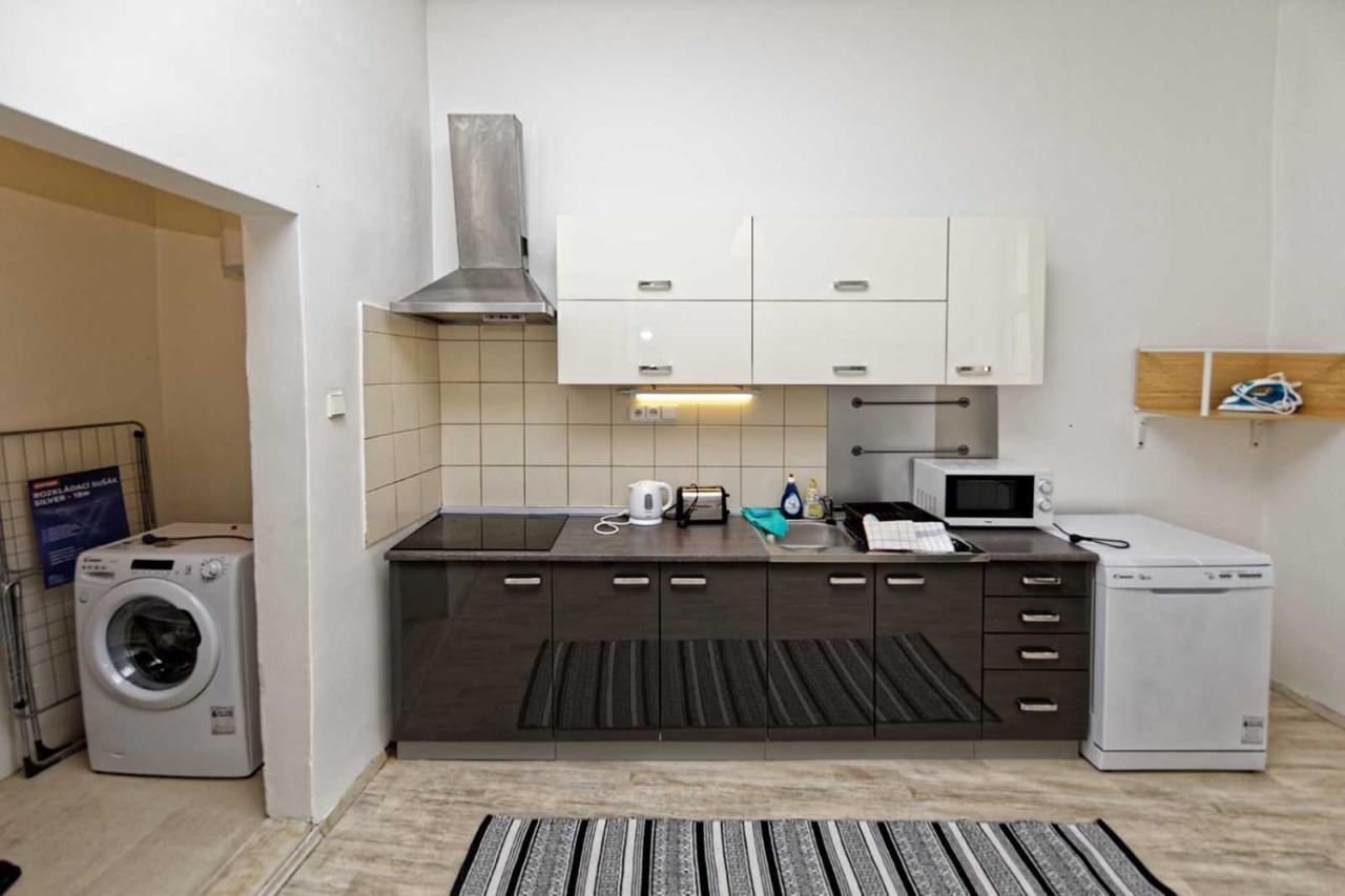 Peter'S Tower Apartments プラハ エクステリア 写真