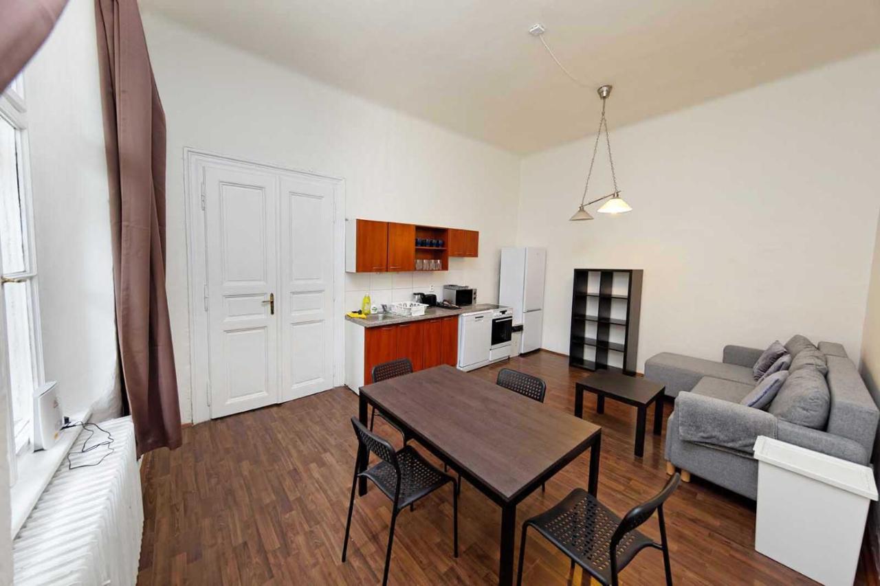 Peter'S Tower Apartments プラハ エクステリア 写真