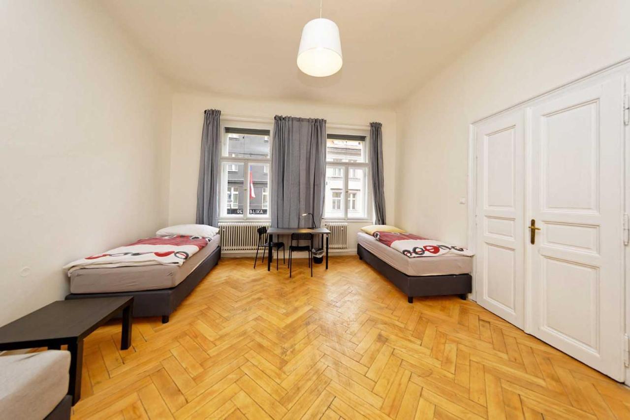 Peter'S Tower Apartments プラハ エクステリア 写真