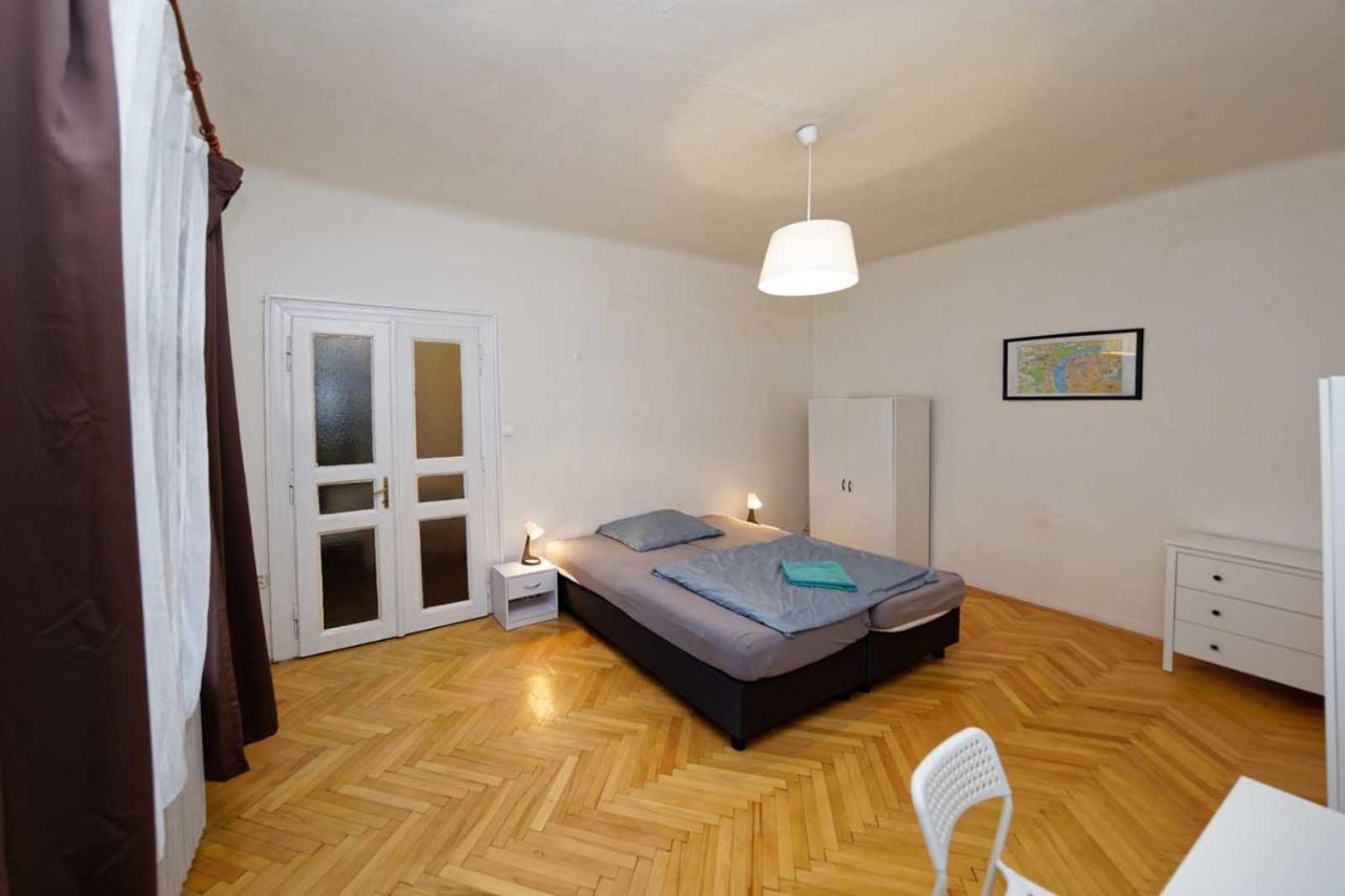 Peter'S Tower Apartments プラハ エクステリア 写真