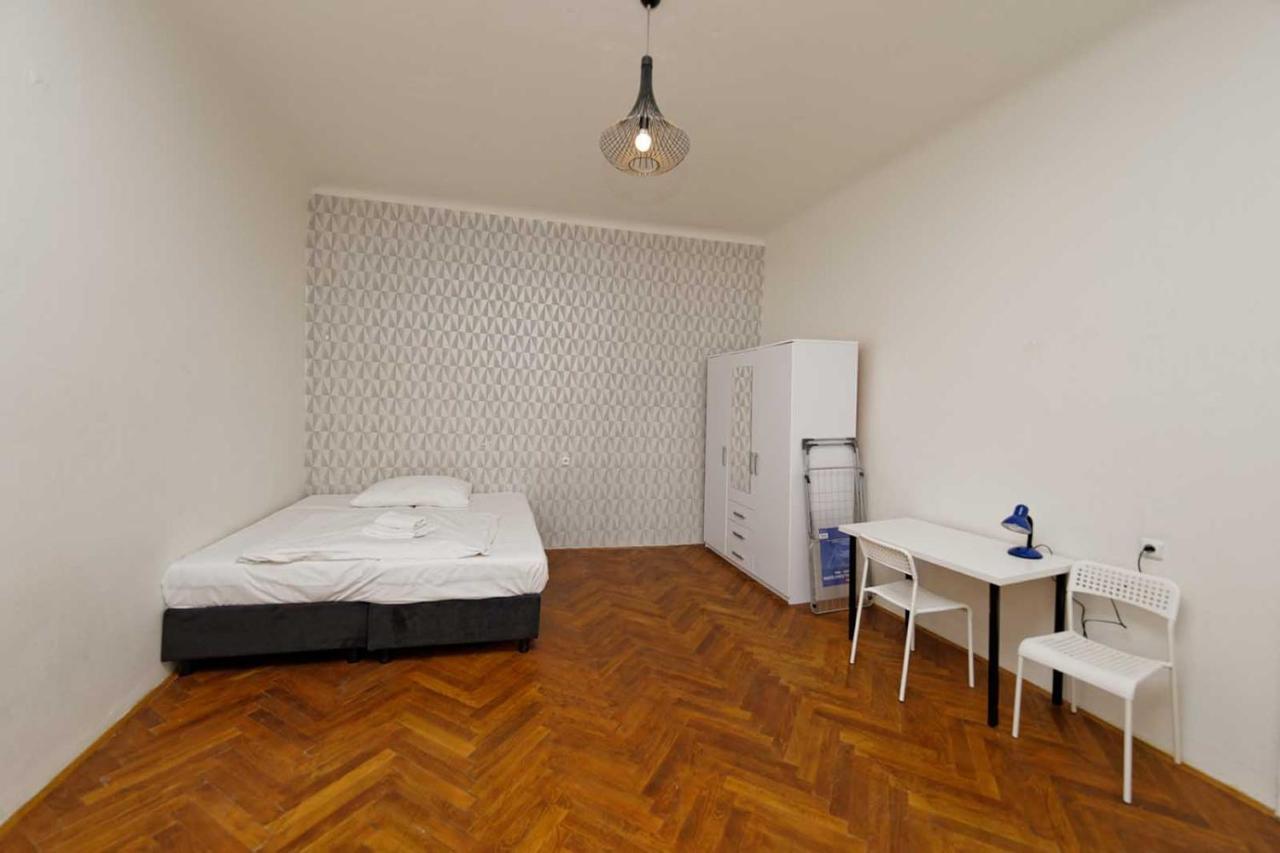Peter'S Tower Apartments プラハ エクステリア 写真